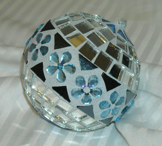 Mosaic Christmas ornament