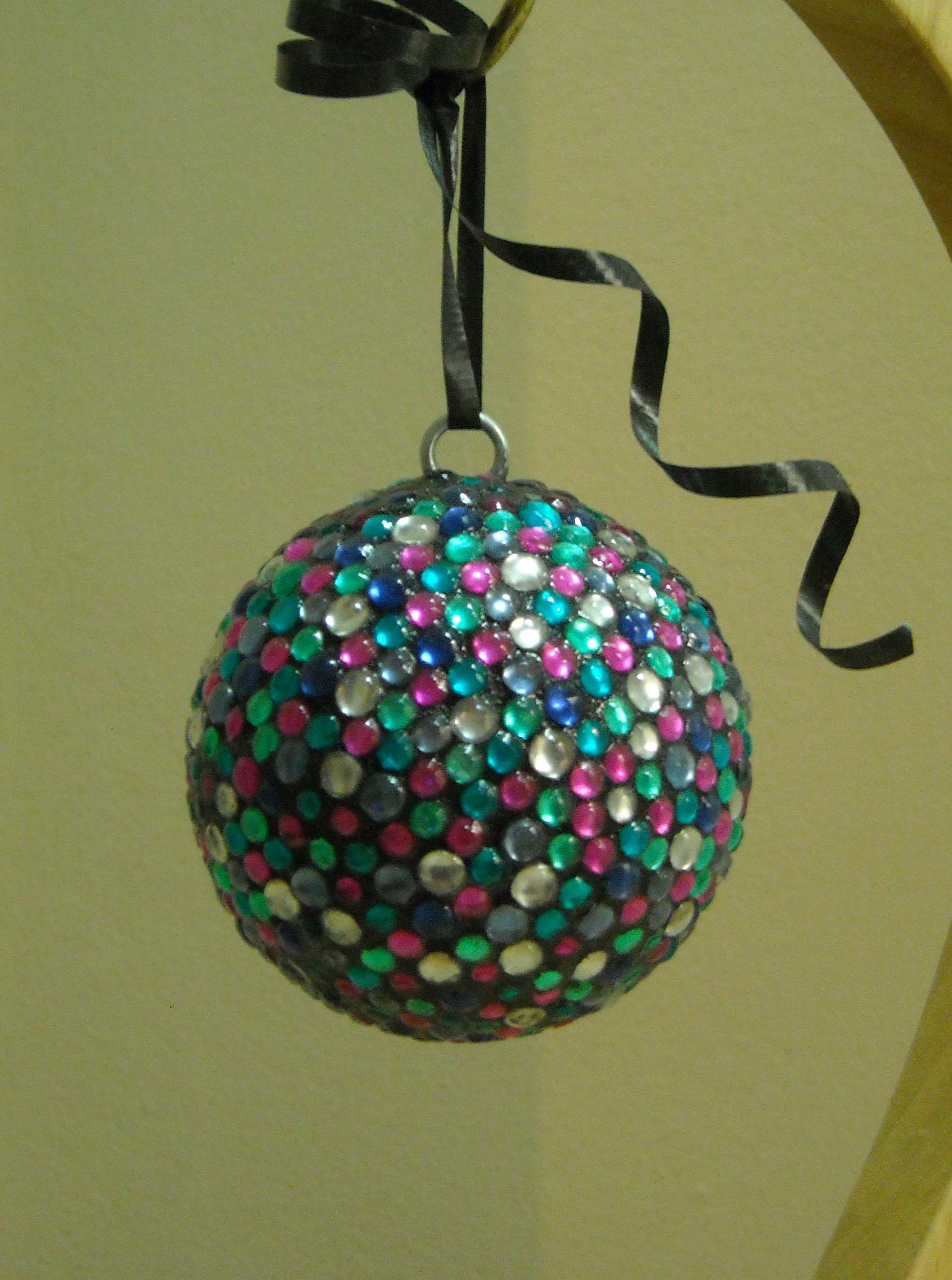 multi-jewel-ornament