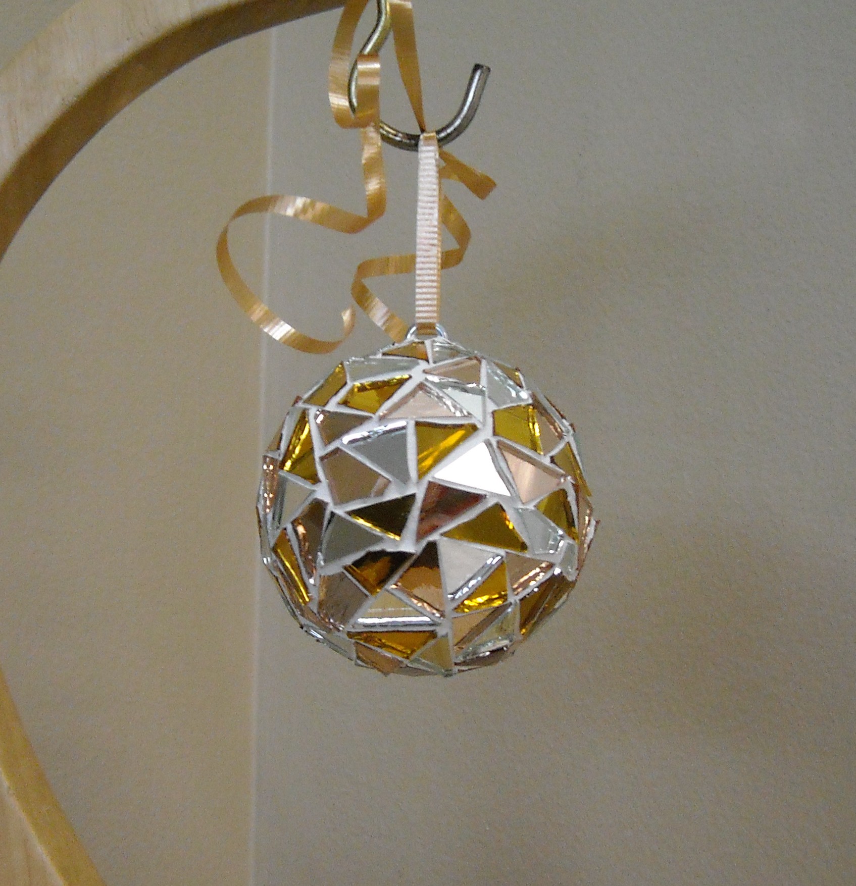 gold-mirror-ornament