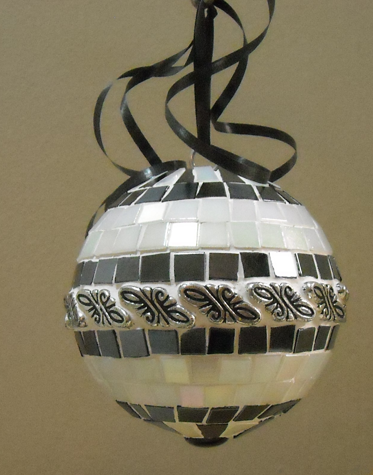Pearl metal oversize ornament