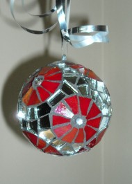 mirror-red-ornament
